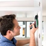 Bosch Visseuse Sans Fil IXO IV Deluxe avec 10 Embouts de Vissage, Renvoi d&rsquo;Angle, Adapteur Excentrique et Chargeur 0603981002