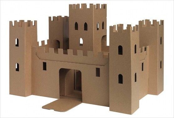 Construire une maquette de château fort avec les enfants