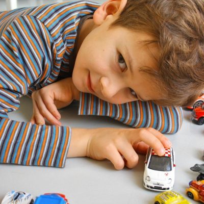 Astuces pour garder un enfant calme en toutes circonstances