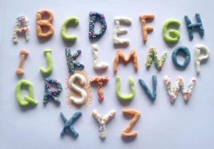 Alphabet en pâte à sel : un exercice ludique et pédagogique