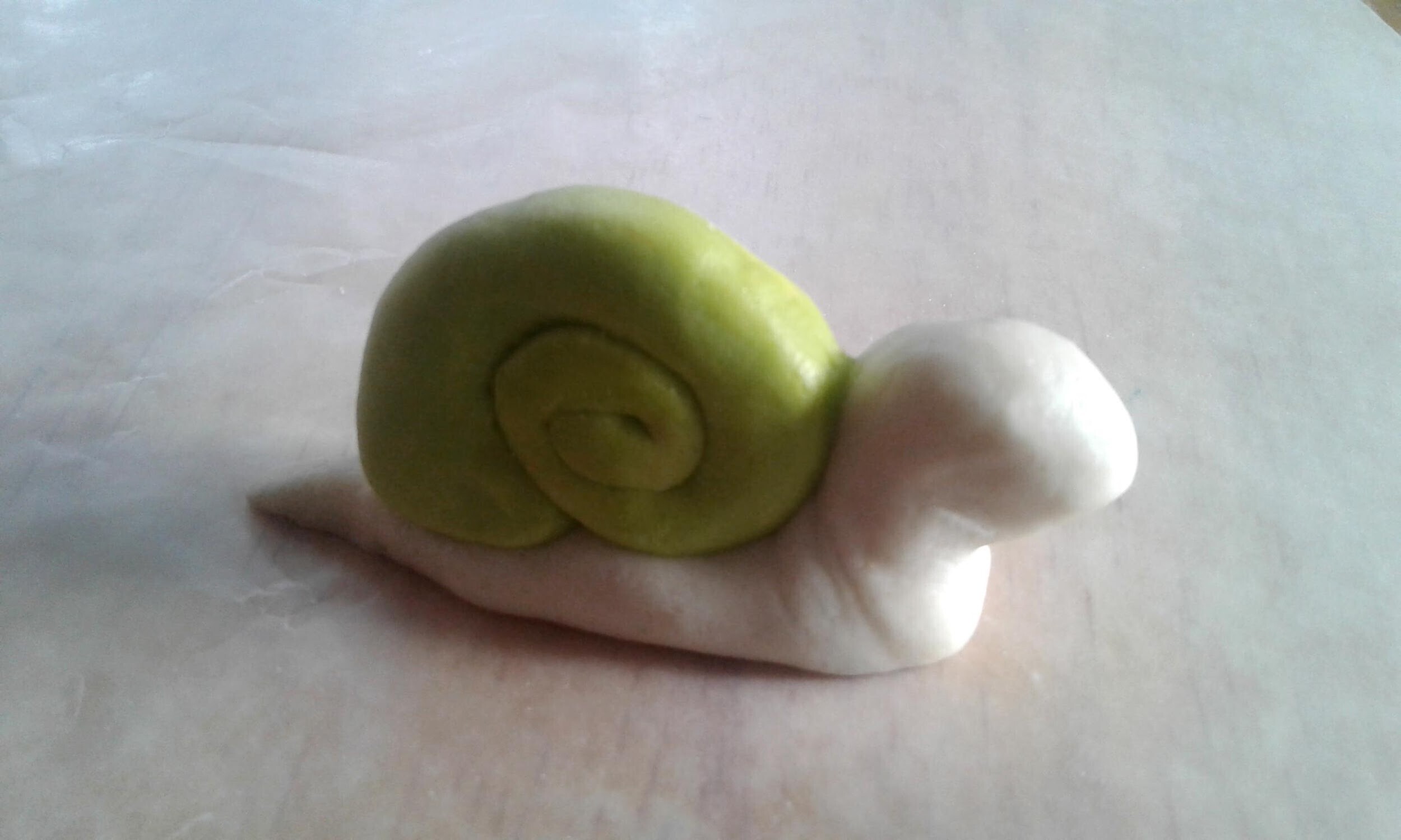 L'escargot en pâte à modeler 