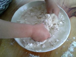pétrir pâte a sel