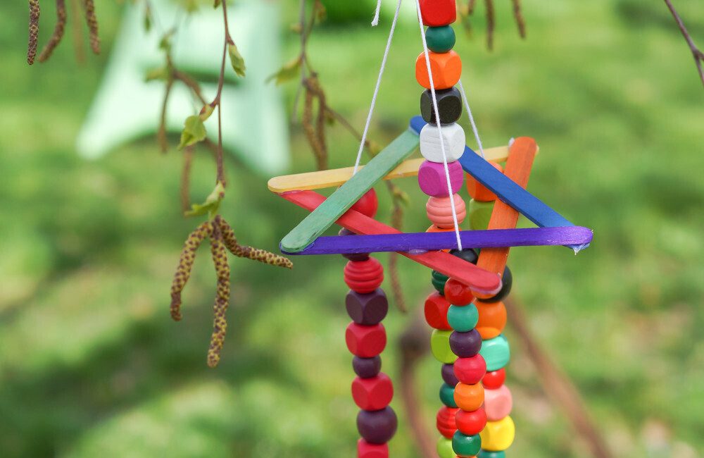 diy un carillon coloré, activité manuelle
