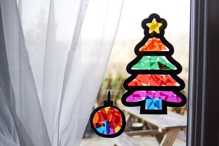 Des vitraux pour décorer les fenêtres à l'approche de Noël - Un jour un jeu