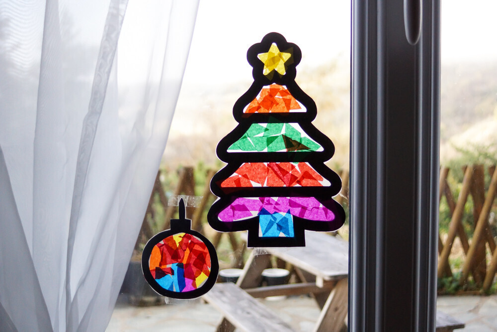 Des Vitraux Pour Décorer Les Fenêtres à Lapproche De Noël