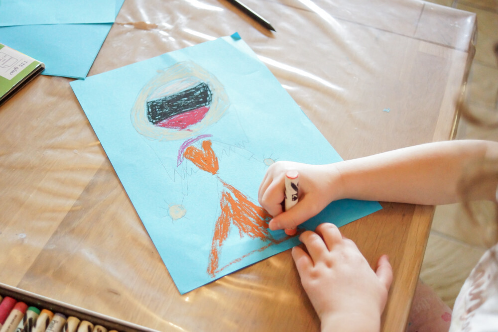 Dessin Pastel Dun Bonhomme Dhiver Rigolo Qui Mange De La Neige