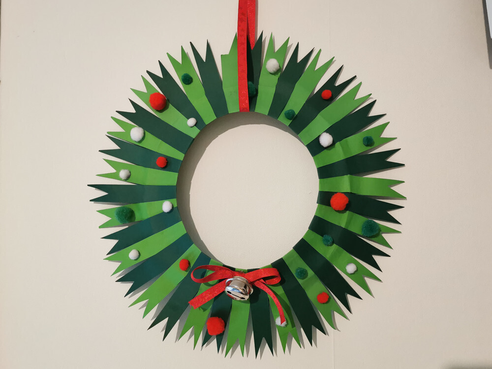 Une jolie couronne de Noël en papier - Un jour un jeu