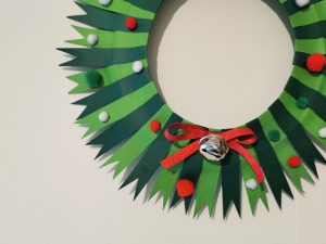 Une jolie couronne de Noël en papier