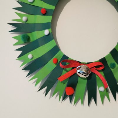 Une jolie couronne de Noël en papier