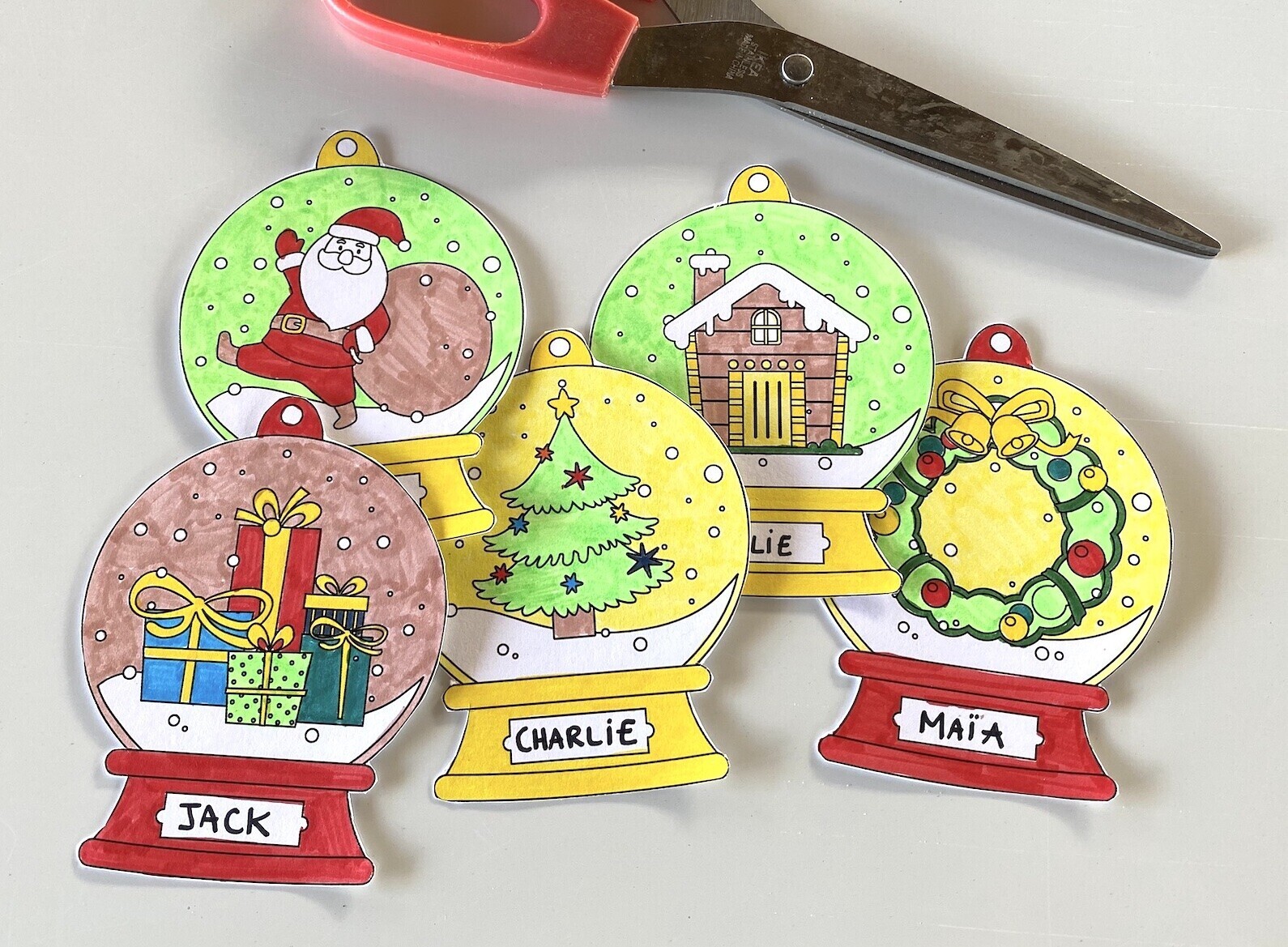 Décorations de Noël à colorier pour le sapin - Un jour un jeu