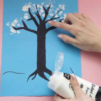 Mon arbre d&rsquo;hiver à peindre avec les doigts