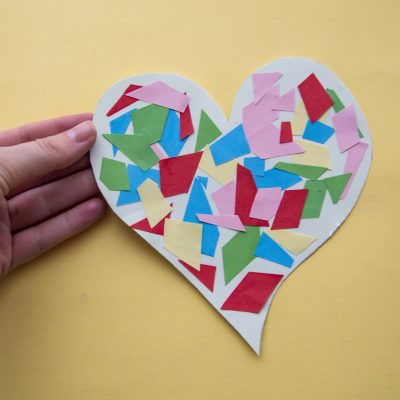 Un cœur en mosaïque pour travailler la motricité fine