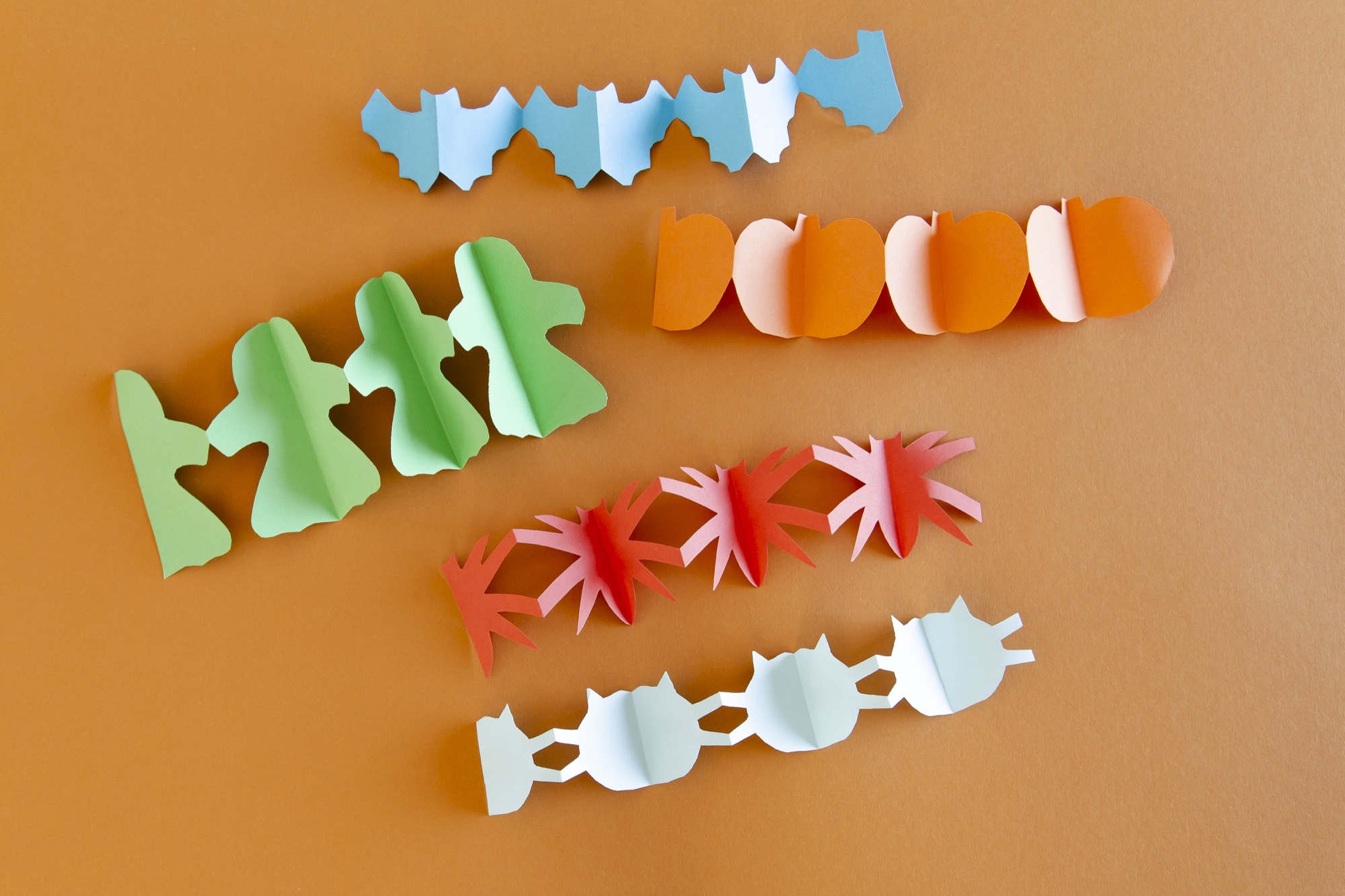 Kit Décoration Halloween - Guirlande En Papier 5 Motifs 3D (citrouille, Fantôme, Squelette...) - 3 Mètres