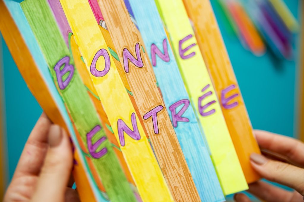 Étape 6 : regarde d'un côté