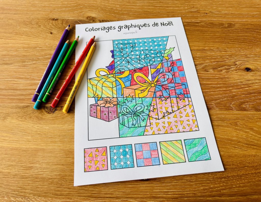 5 coloriages graphiques de Noël