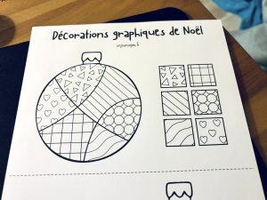 Décorations graphiques de Noël à colorier