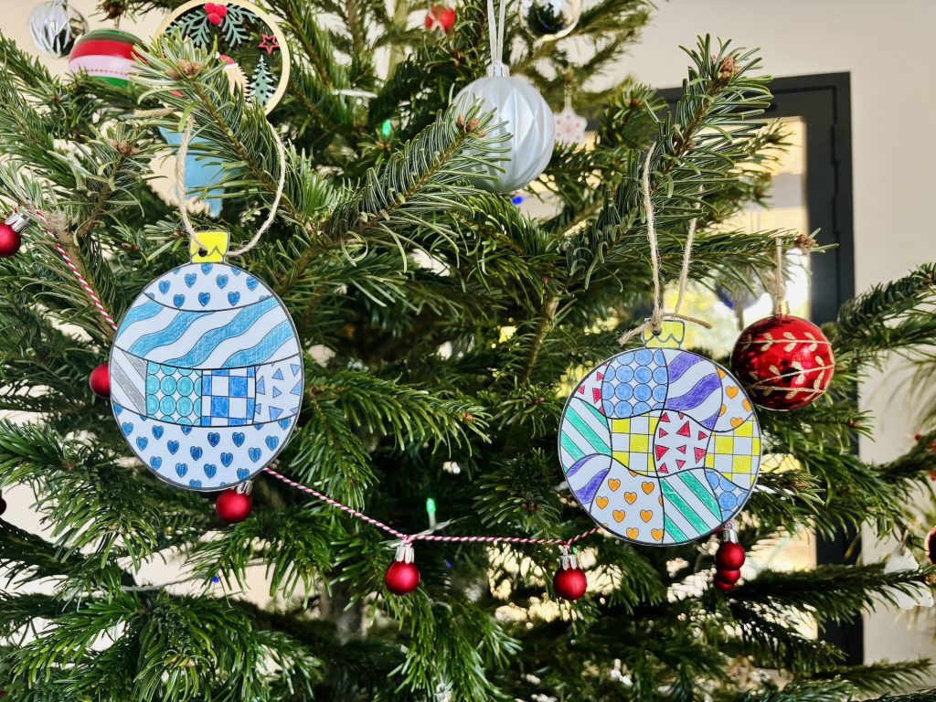 Décorations graphiques pour le sapin