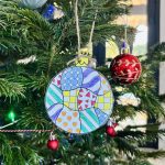 Décorations graphiques de Noël à colorier